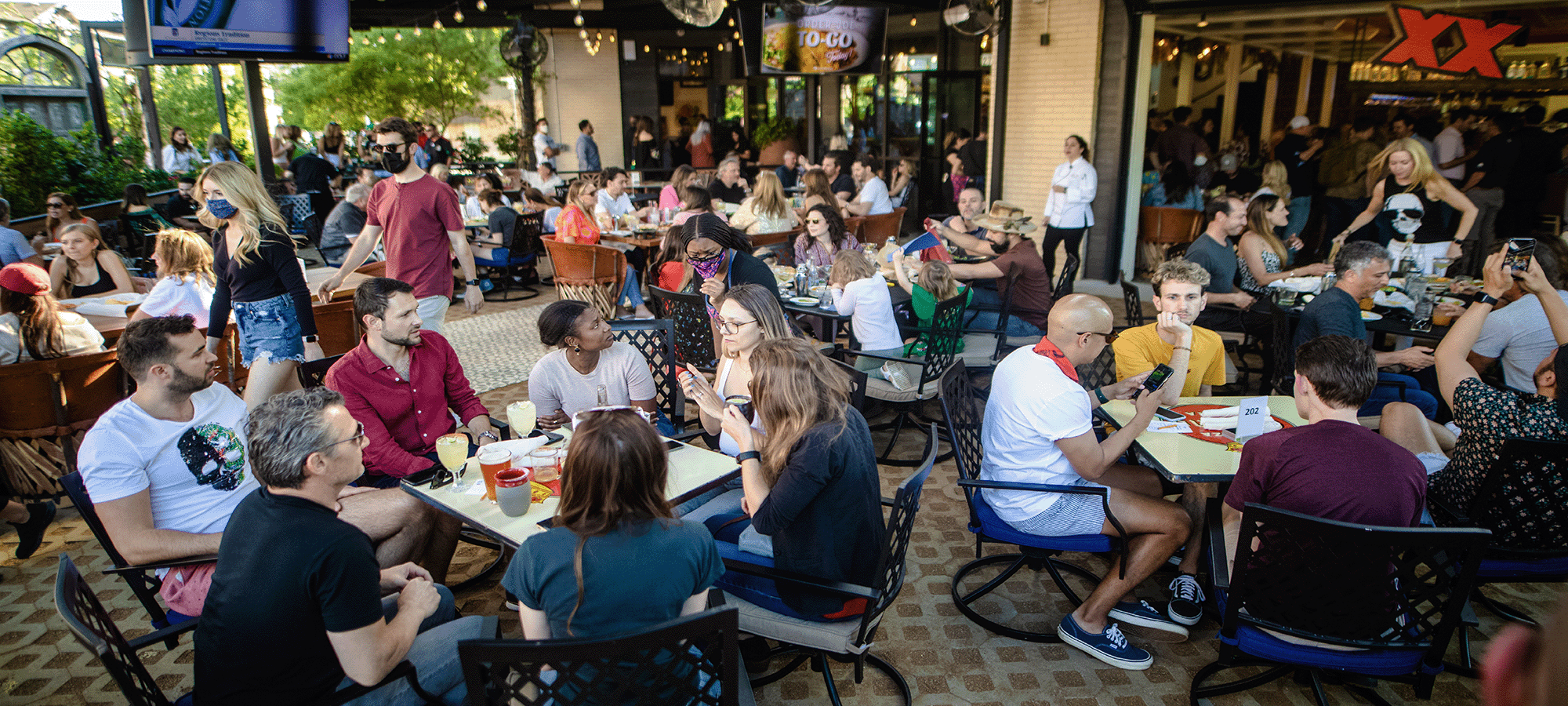 The patio at Joe Leo full of happy customers.